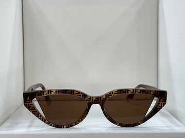 Lunette de soleil FE40009I 